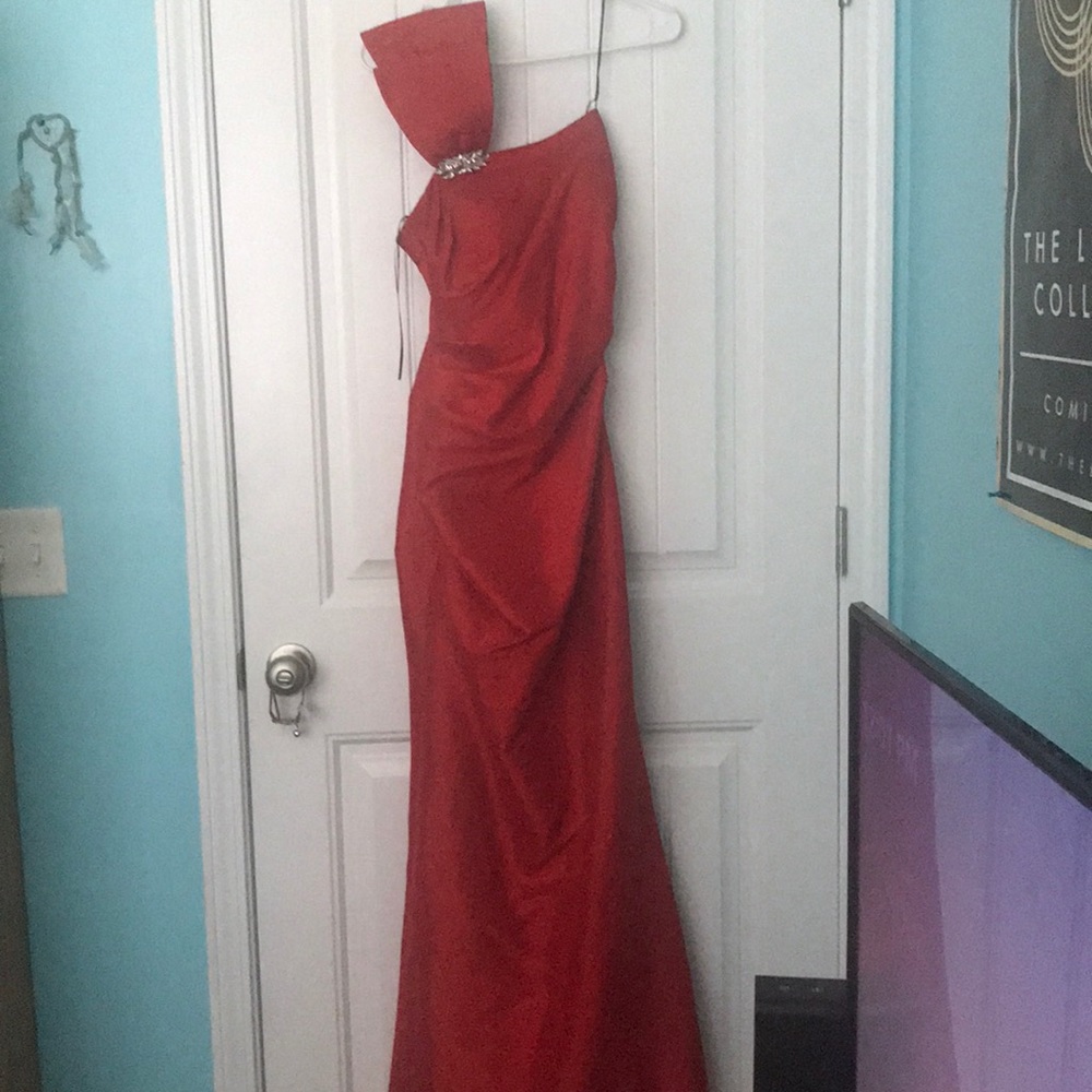 Red body fitting prom dress